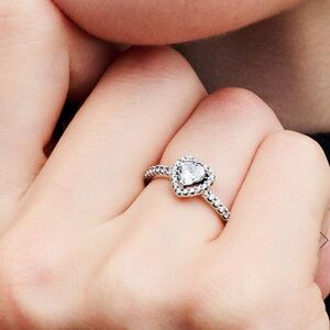 PANDÓRA Elevated Heart Ring Sterling silver
